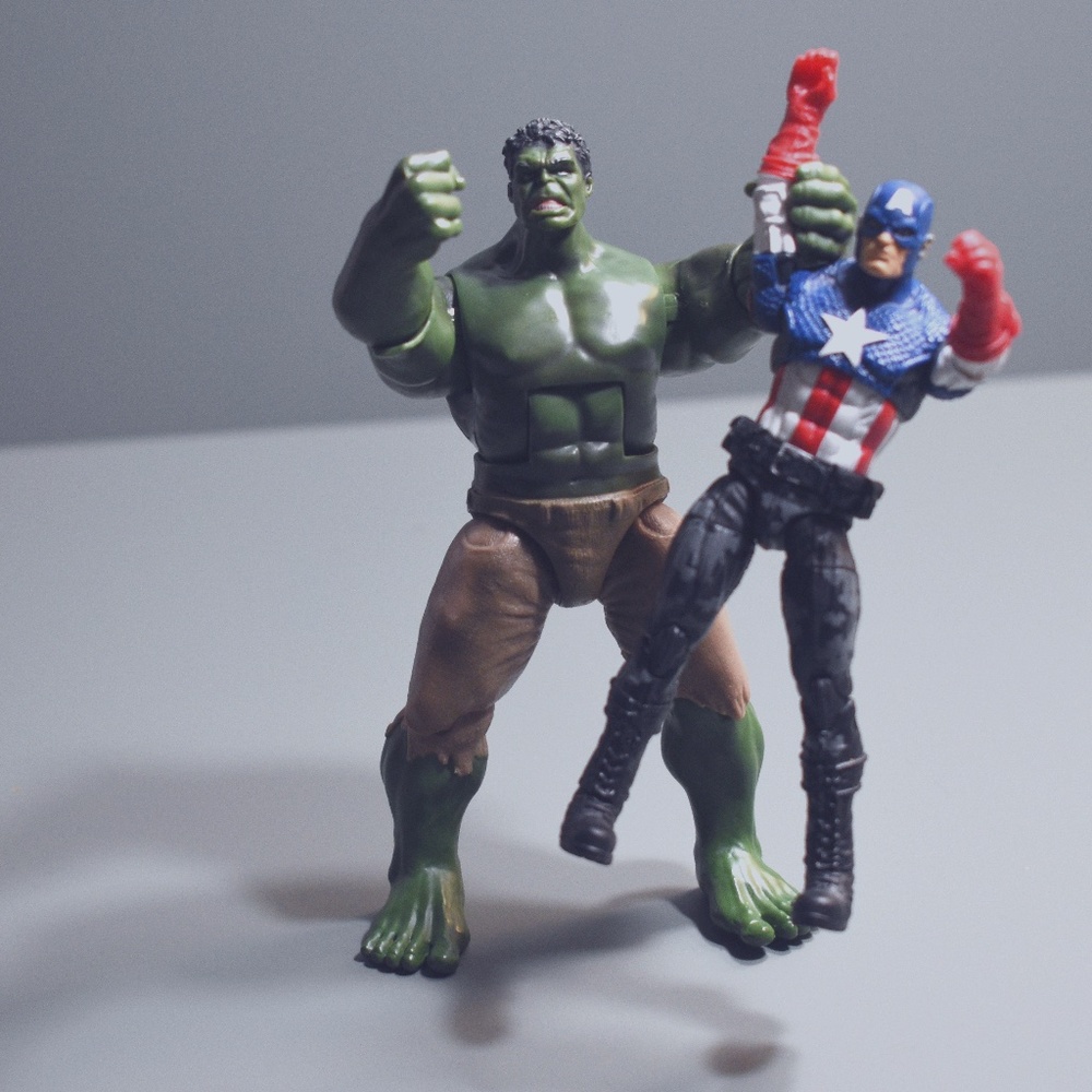 2011 hasbro Hulk And Captain America